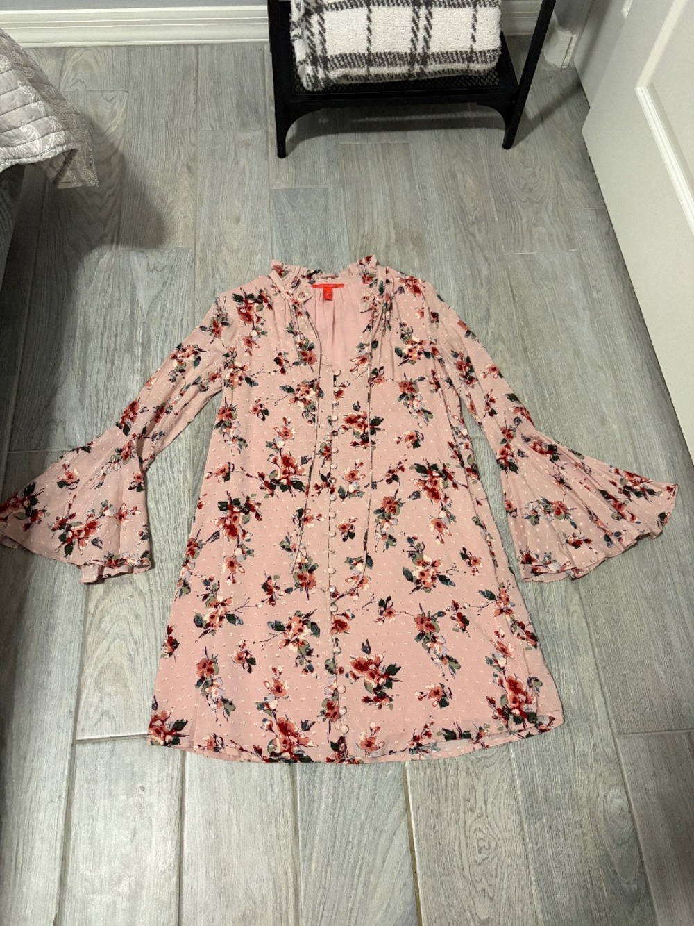 LIKE NEW! Women's Chelsea & Violet Floral Blush Swing Dress-SMALL